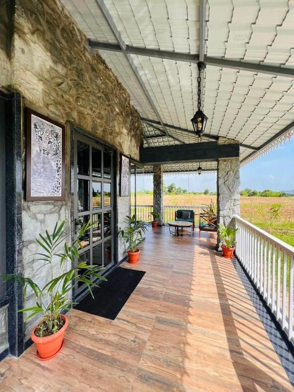 Balkón nebo terasa v ubytování Jawai Greens