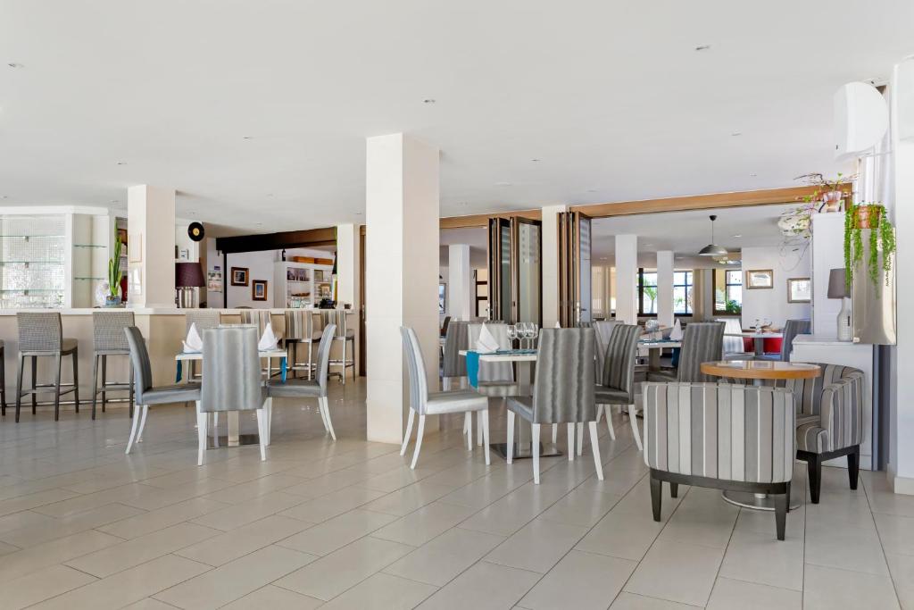 a dining room with tables and chairs in a restaurant at Royal Sunset Beach Club in Adeje