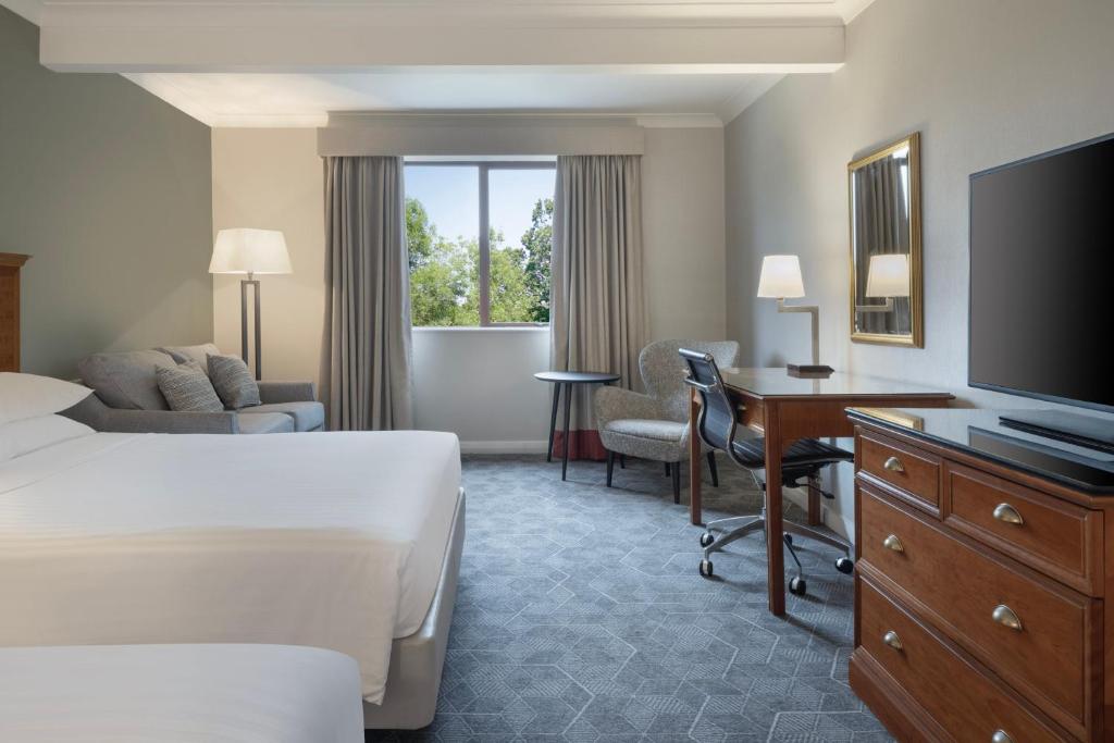 Delta Hotels by Marriott Waltham Abbey - Family Room With Two Double Beds