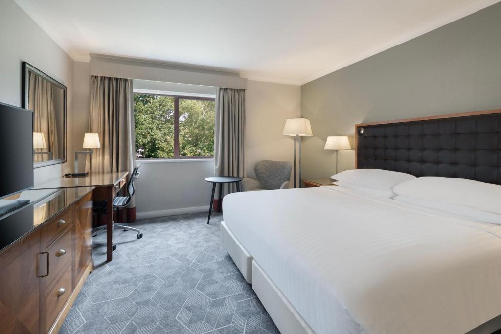 Delta Hotels by Marriott Waltham Abbey - Superior King Room
