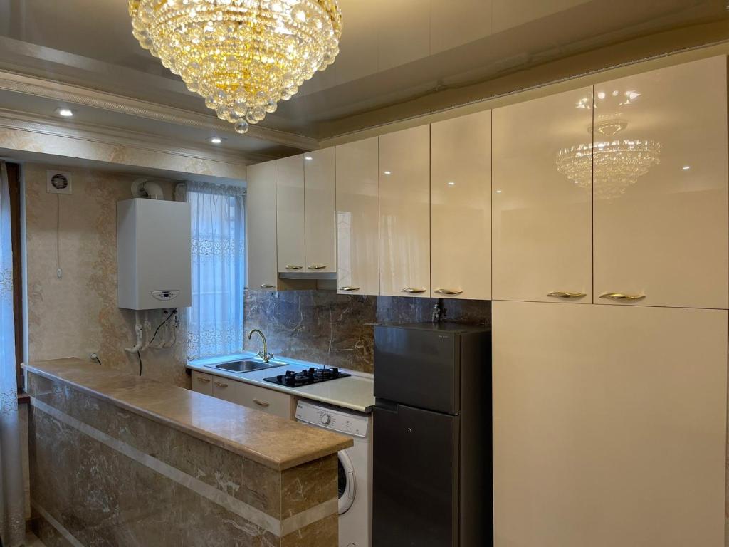 Apartment in Yerevan, on Orbeli street tesisinde mutfak veya mini mutfak
