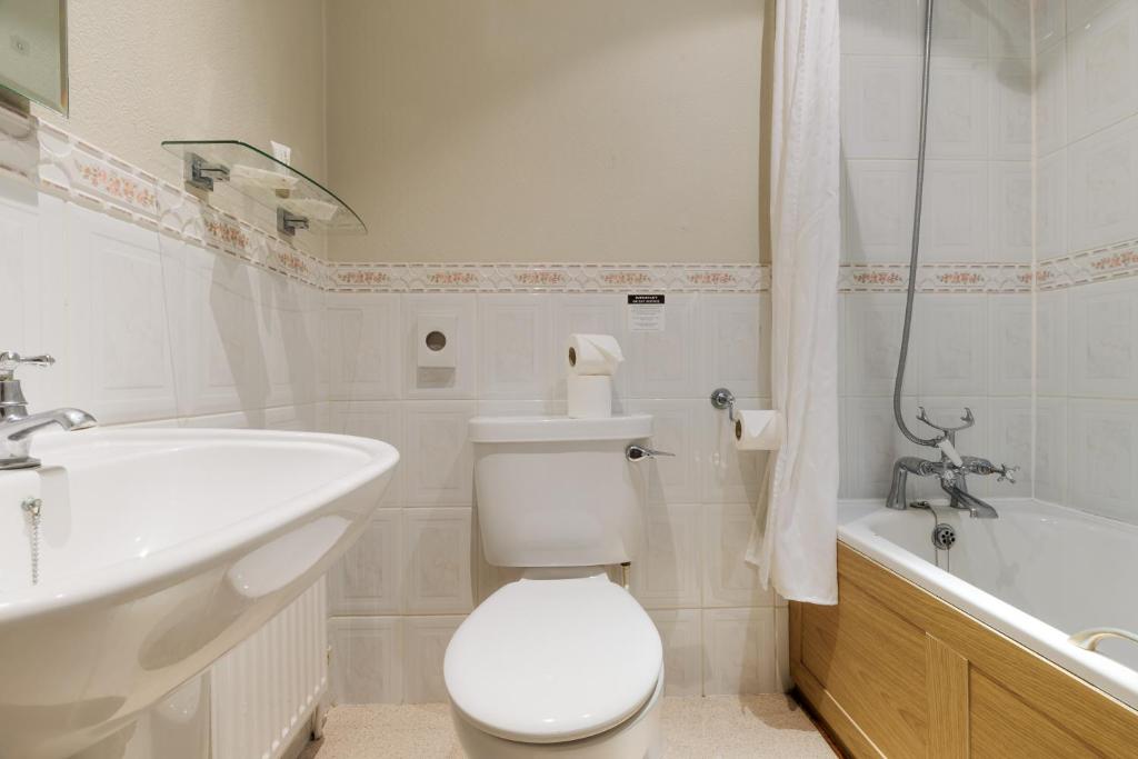 Blacksmiths Arms Inn - Resim 24