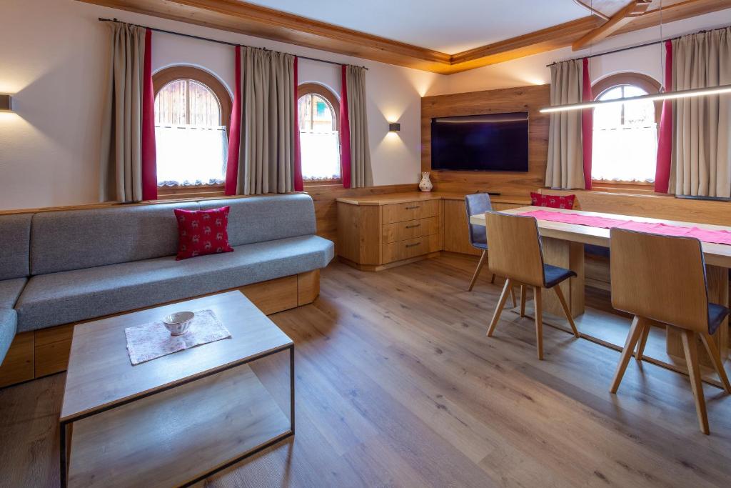 Posezení v ubytování Gästehaus Brantlhof Zimmer und Ferienwohnungen in Going am Wilden Kaiser