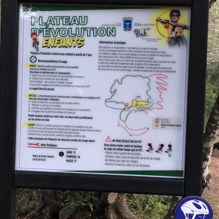 Certifikát, ocenenie alebo iný dokument vystavený v ubytovaní CORSACASA Villa in Palombaggia sea view