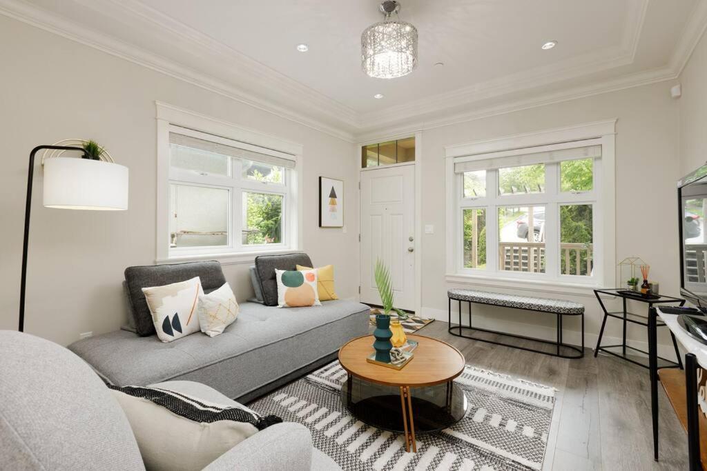 een woonkamer met een bank en een tafel bij Vancouver Retreat Upper Suite with Living Room or Basement Suite Room Only in Vancouver