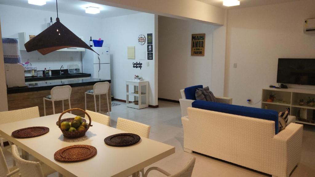 Kuchyň nebo kuchyňský kout v ubytování Apartamento Particular de 03 suítes, Resort Treebies, Praia de Subauma - Ba