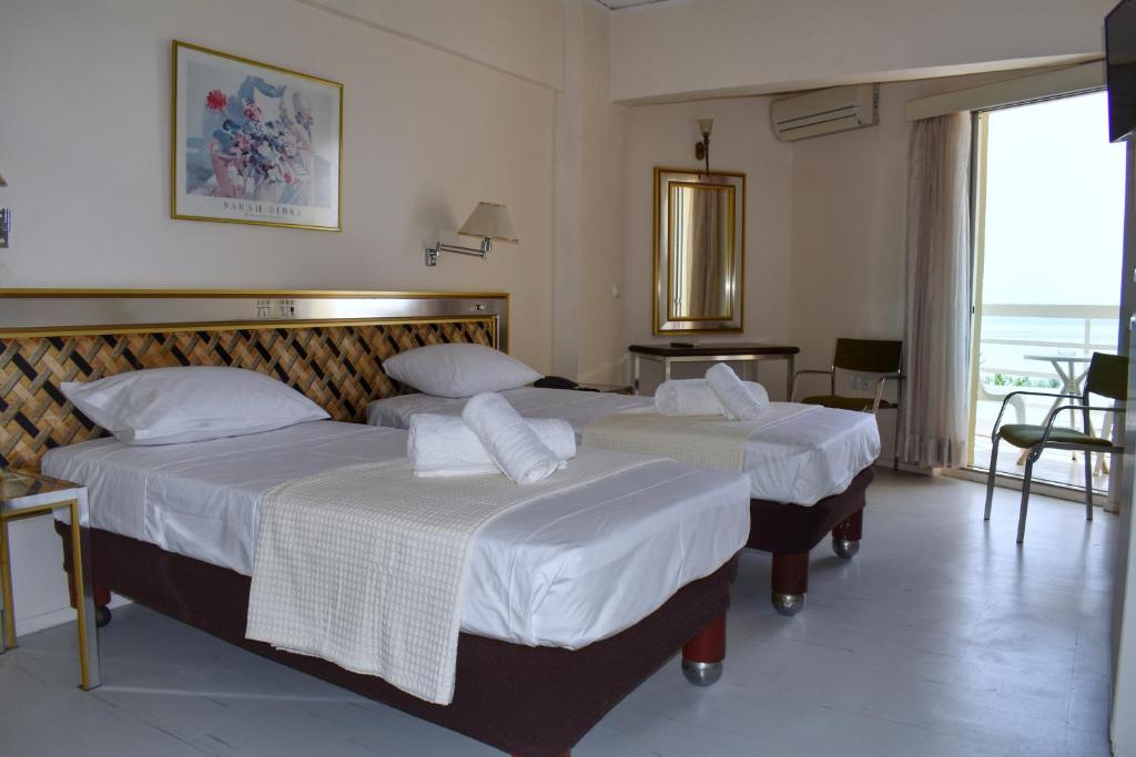Postel nebo postele na pokoji v ubytování Hotel Theoxenia