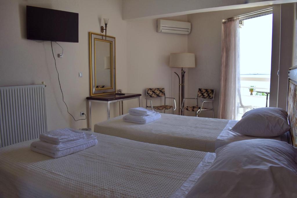 Postel nebo postele na pokoji v ubytování Hotel Theoxenia