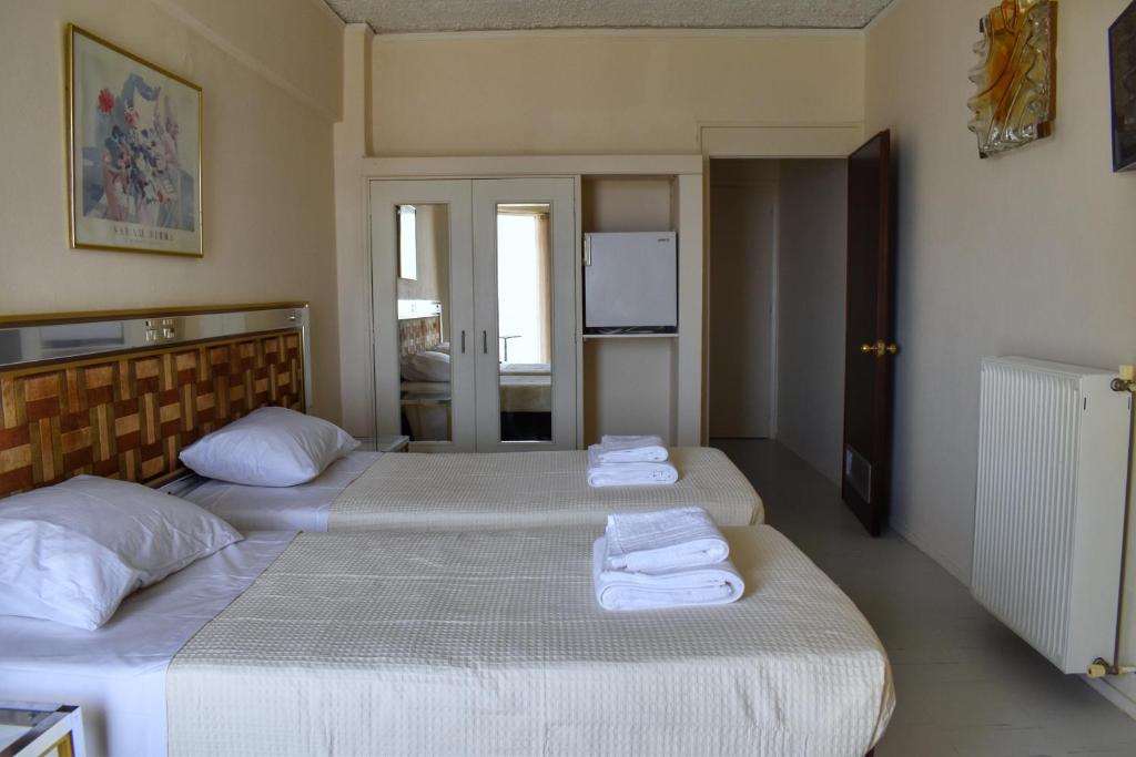 Postel nebo postele na pokoji v ubytování Hotel Theoxenia