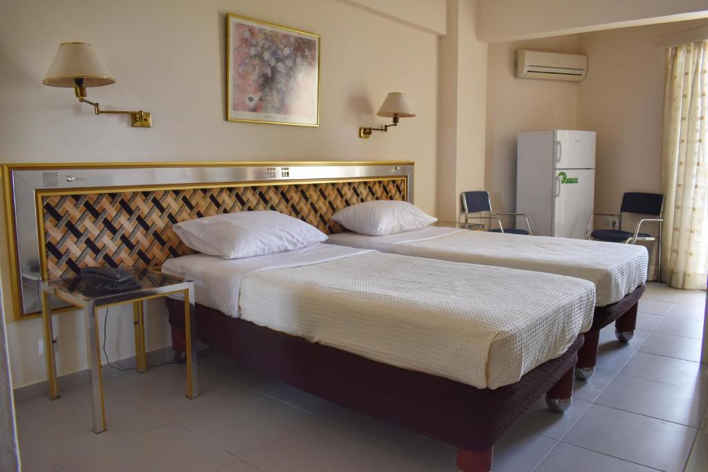Postel nebo postele na pokoji v ubytování Hotel Theoxenia