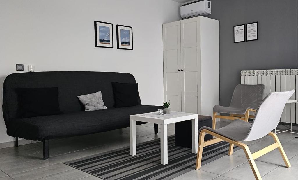 Prostor za sedenje u objektu Apartmani Tika