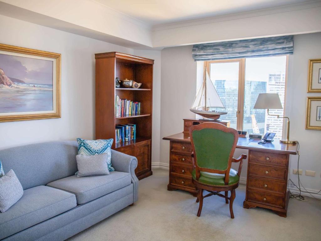 Posezení v ubytování The Sebel Quay West Suites Sydney