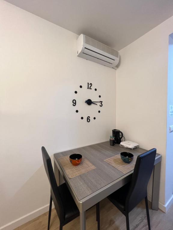 New Bazaar Cane Apartment 3 - Image 8