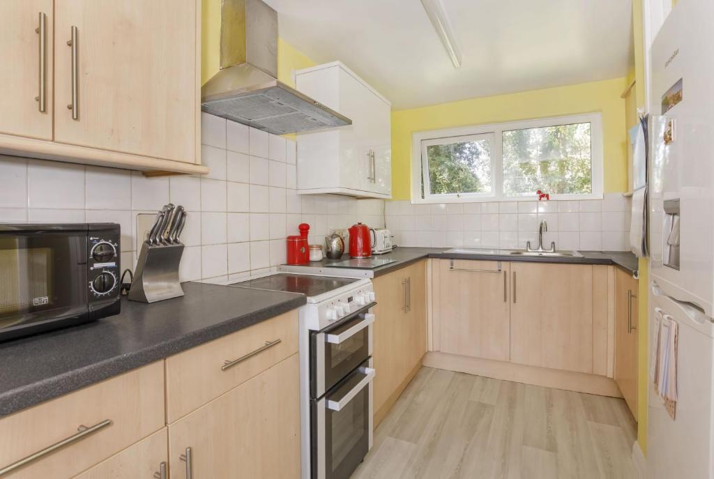 a small kitchen with a sink and a microwave at Ann's Place in York