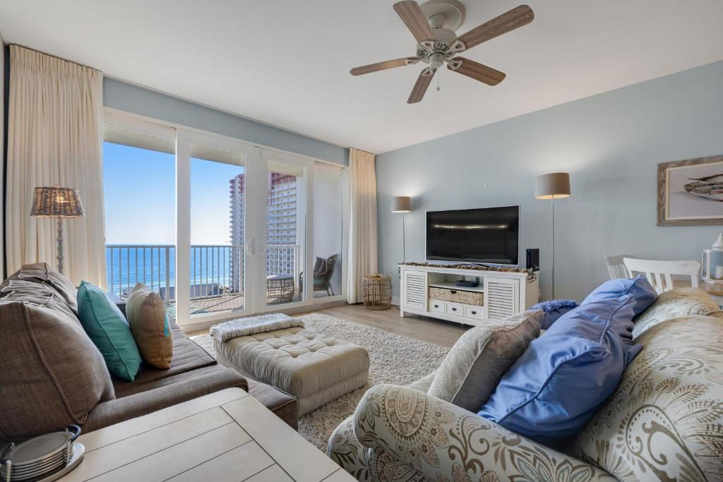 Laketown 1027 Gorgeous 2 BD plus bunks, Ocean Views, Best Amenities