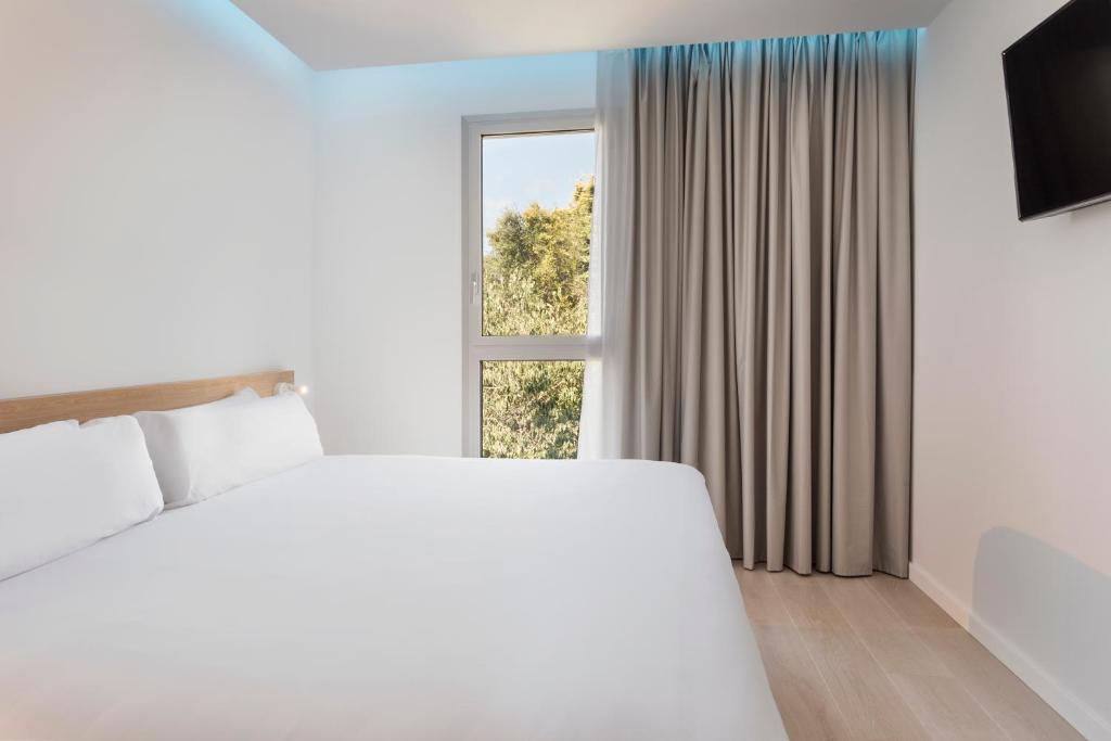 Postel nebo postele na pokoji v ubytování B&B HOTEL Lleida