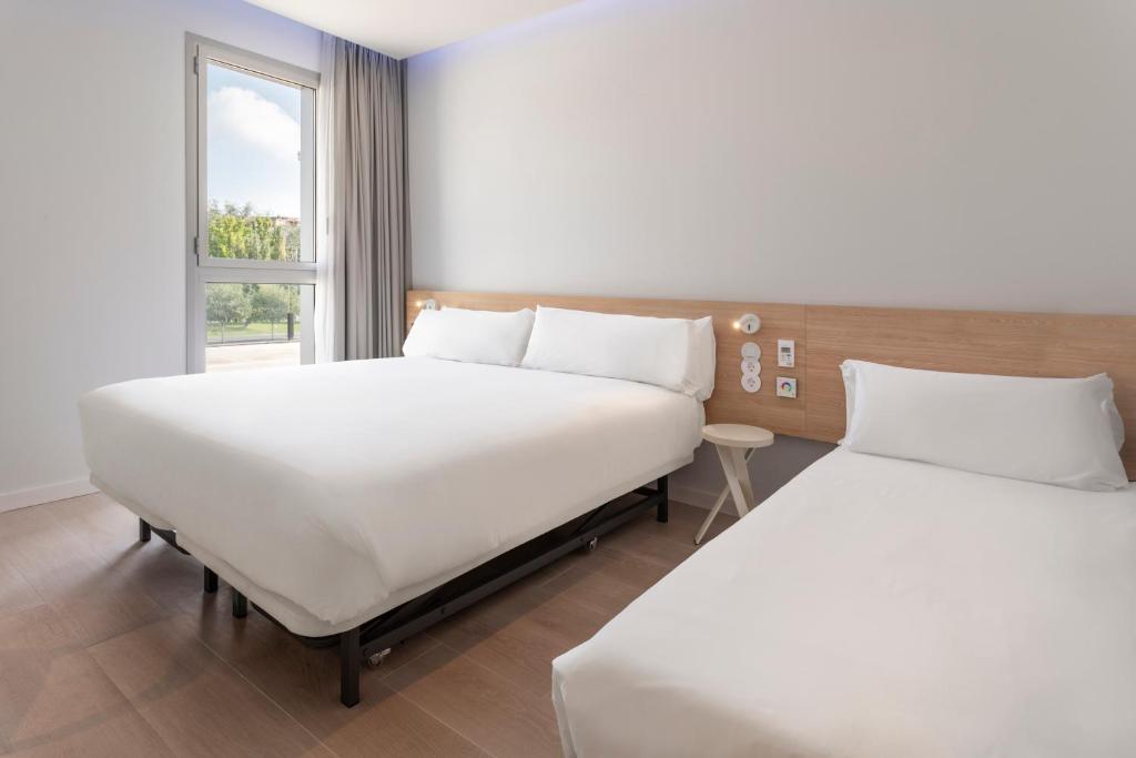 Postel nebo postele na pokoji v ubytování B&B HOTEL Lleida
