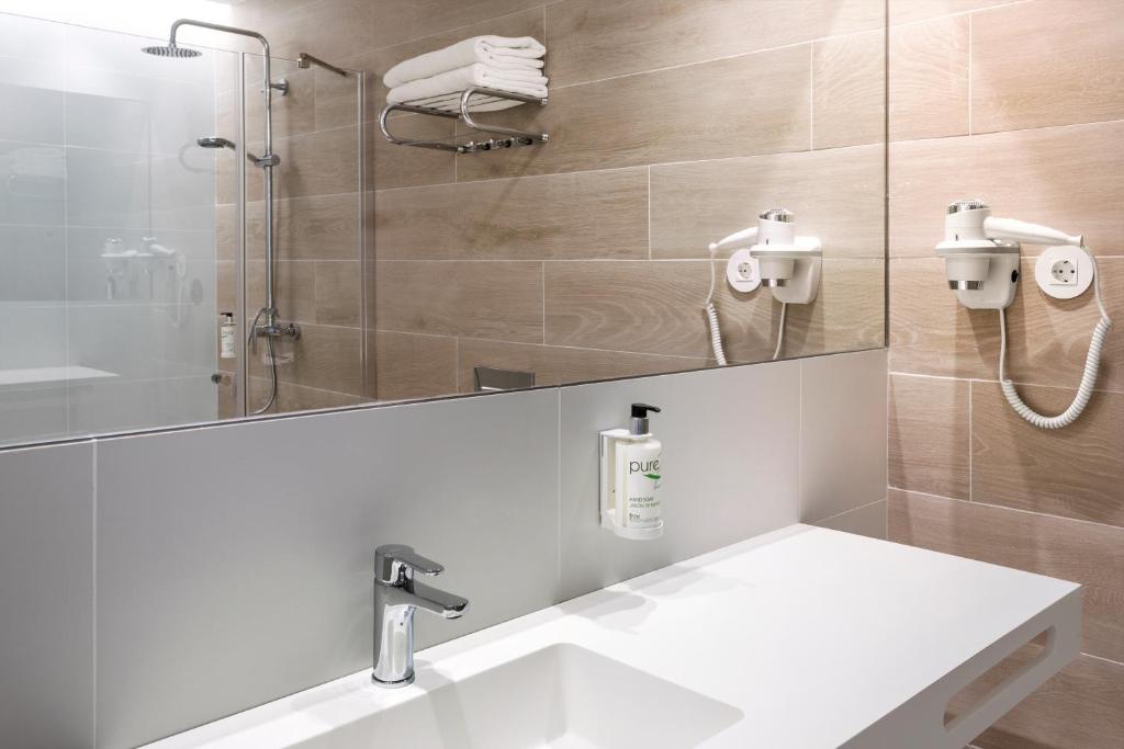 Koupelna v ubytování B&B HOTEL Lleida
