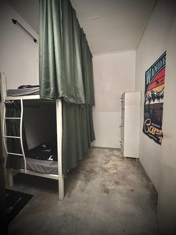 Postel nebo postele na pokoji v ubytování Boxpackers Langkawi