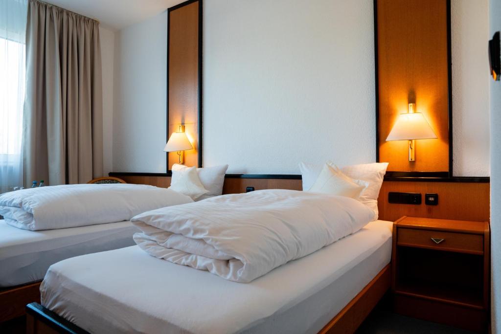 Postel nebo postele na pokoji v ubytování E&D Hotel Rodgau