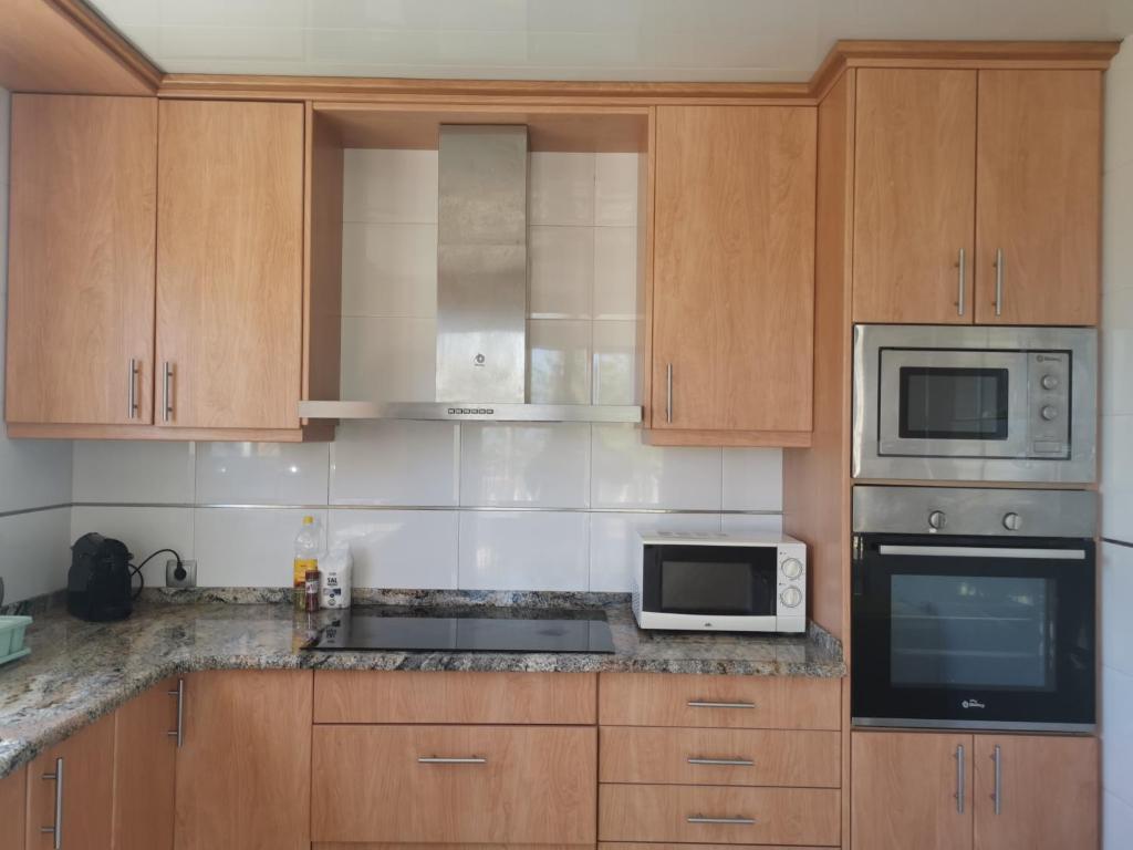 Kuchyň nebo kuchyňský kout v ubytování CAN TRULLEN CHALET CALAFELL