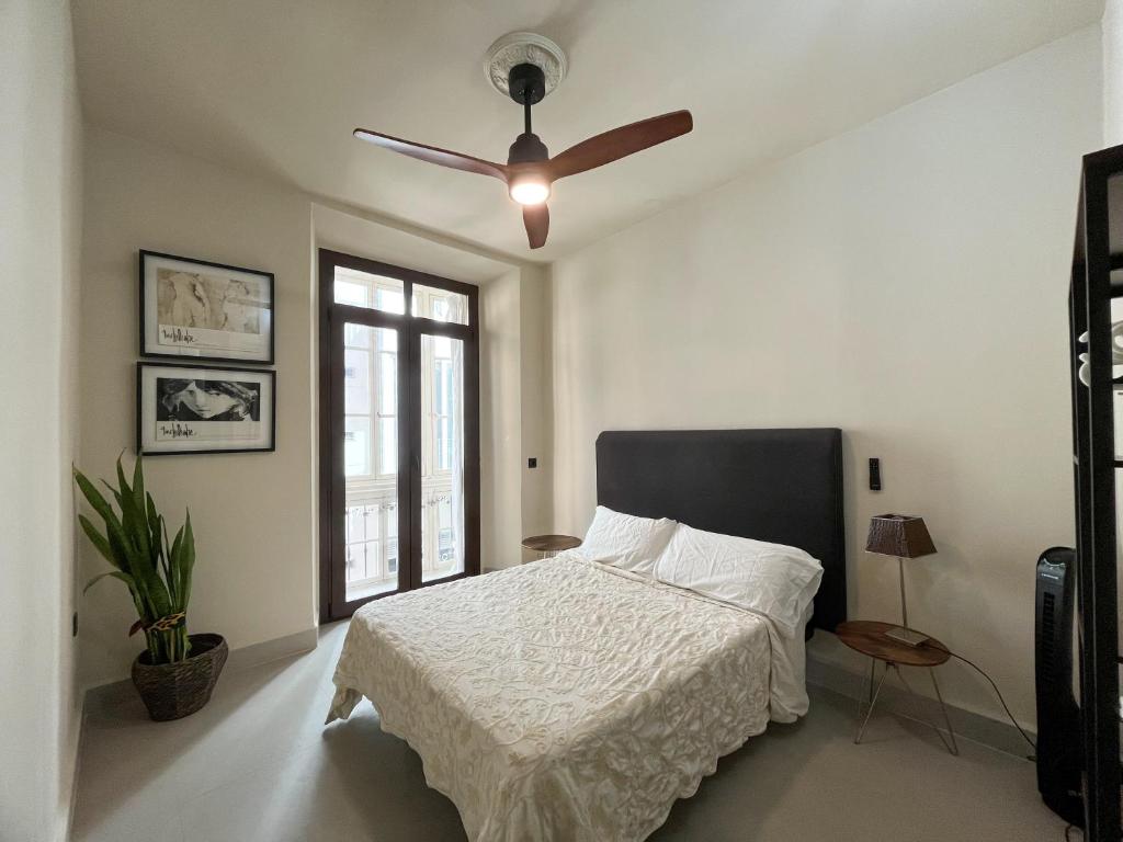 Posteľ alebo postele v izbe v ubytovaní Apartamento Málaga Centro Tritón