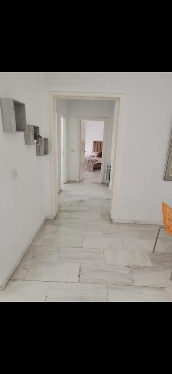 an empty room with white walls and a white floor at Appartement panorama in Tunis