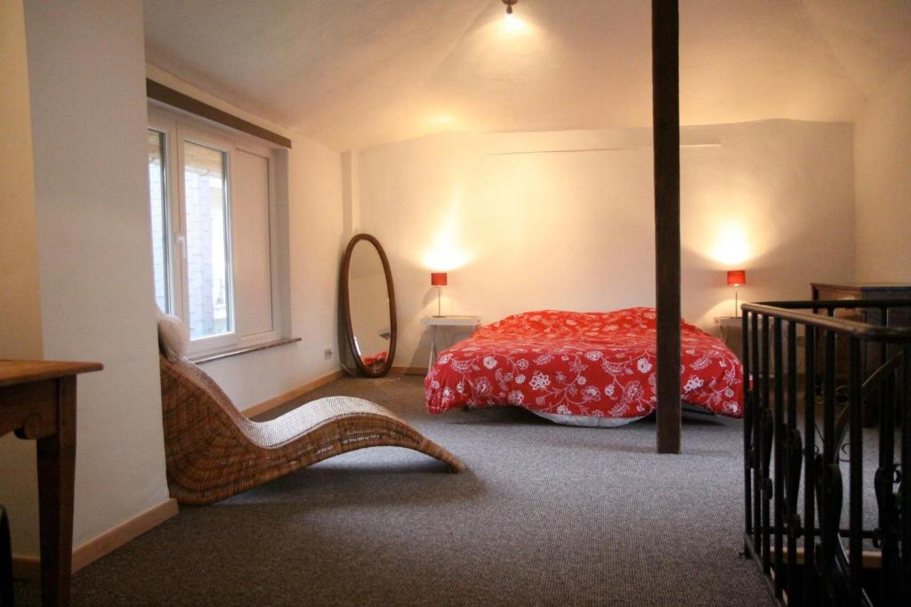 En eller flere senge i et værelse på Holiday Home "Les Ancolies " Gîte citadin