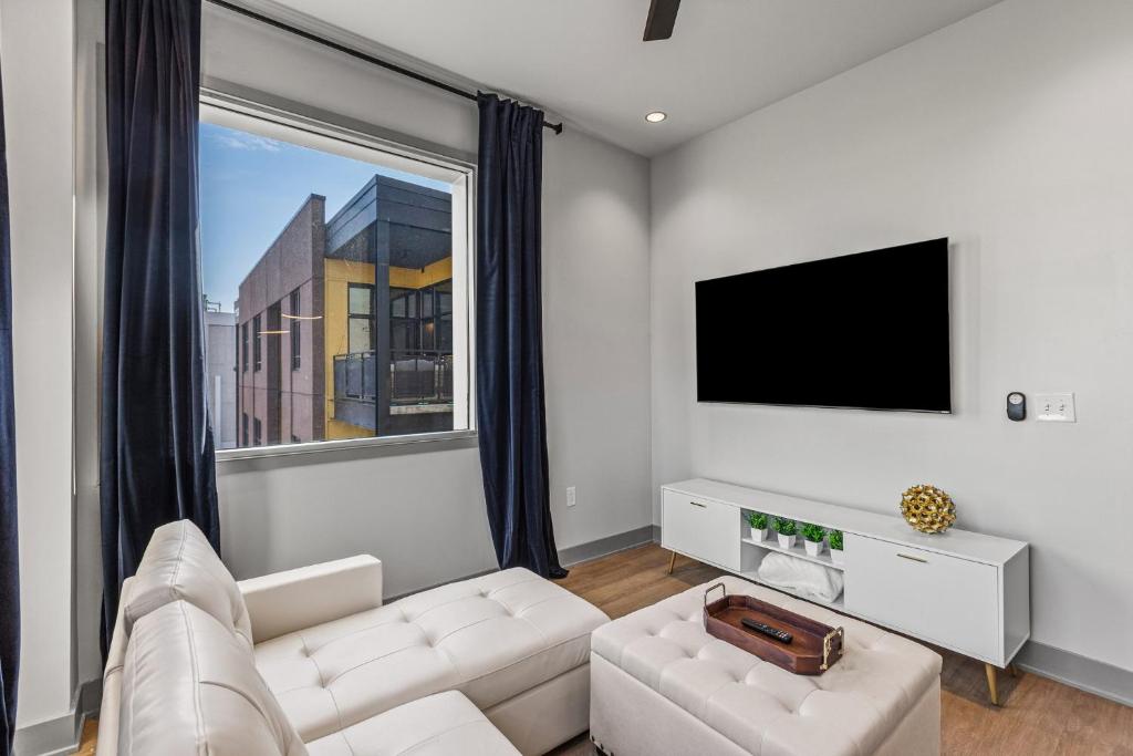 175 LEX - Walkable Downtown Lexington & Rupp Arena - Full Condos - Superior Apartment