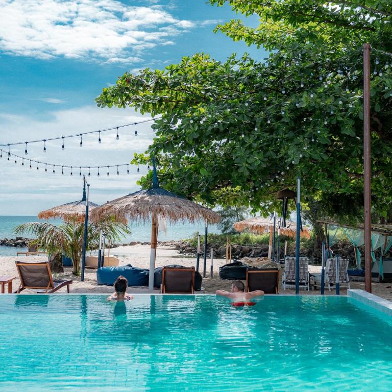 Bazén v ubytování Rest Sea Resort Koh Kood nebo v jeho okolí