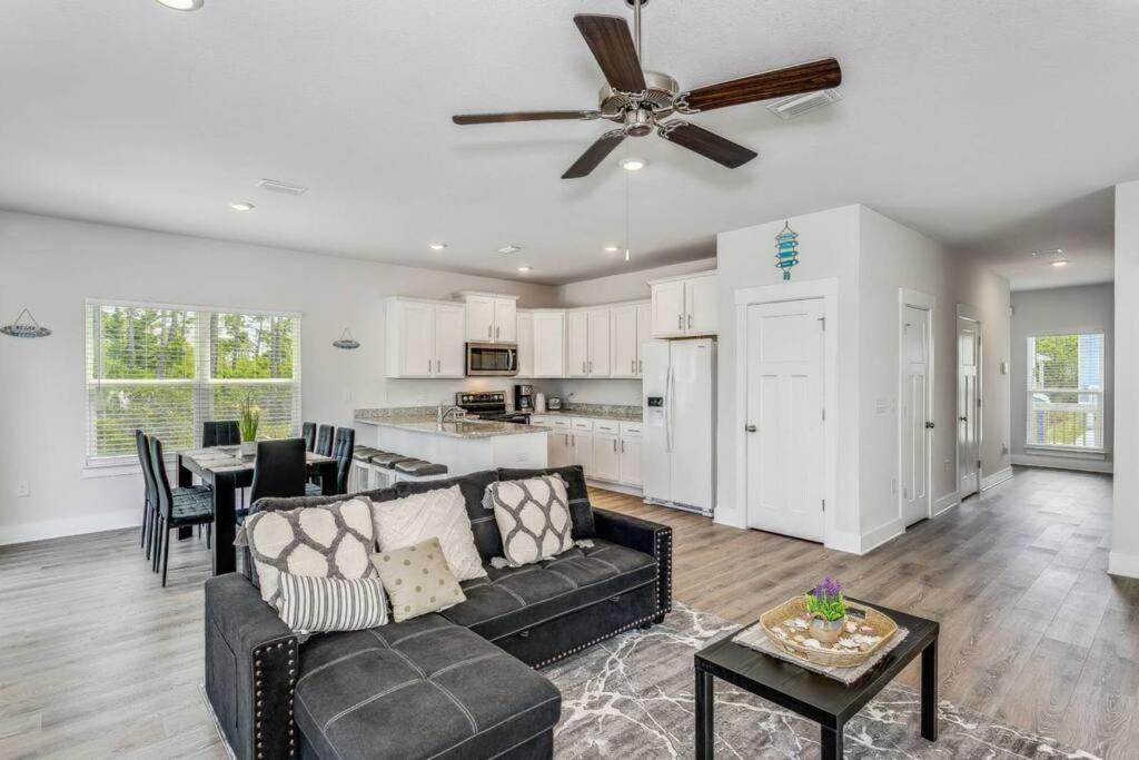 Nhà bếp/bếp nhỏ tại The White Sand House