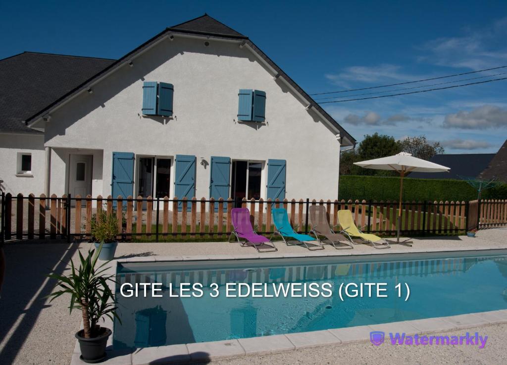 Bazén v ubytování Les 3 Edelweiss - GITE 1 OU GITE 2 nebo v jeho okolí