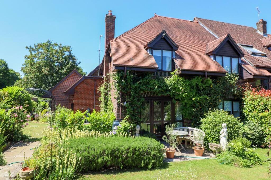 A magical countryside retreat, New Alresford (updated prices 2024)