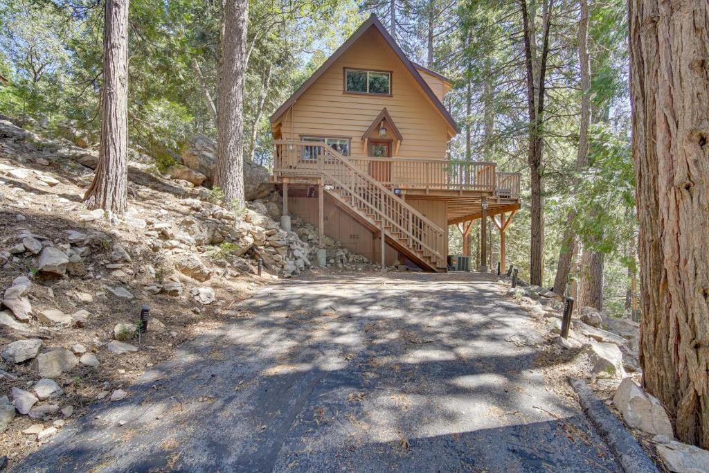 Serene Cabin Rental Near Lake Arrowhead Village!, Lake Arrowhead