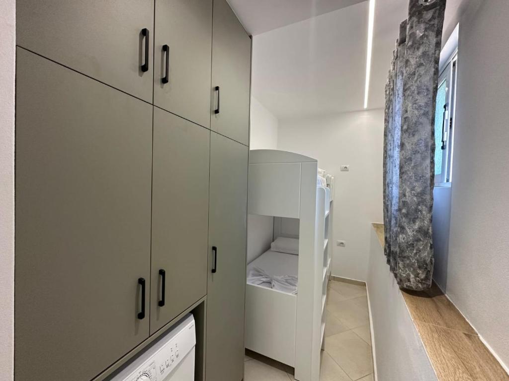 V Apartment - Imazhi 8