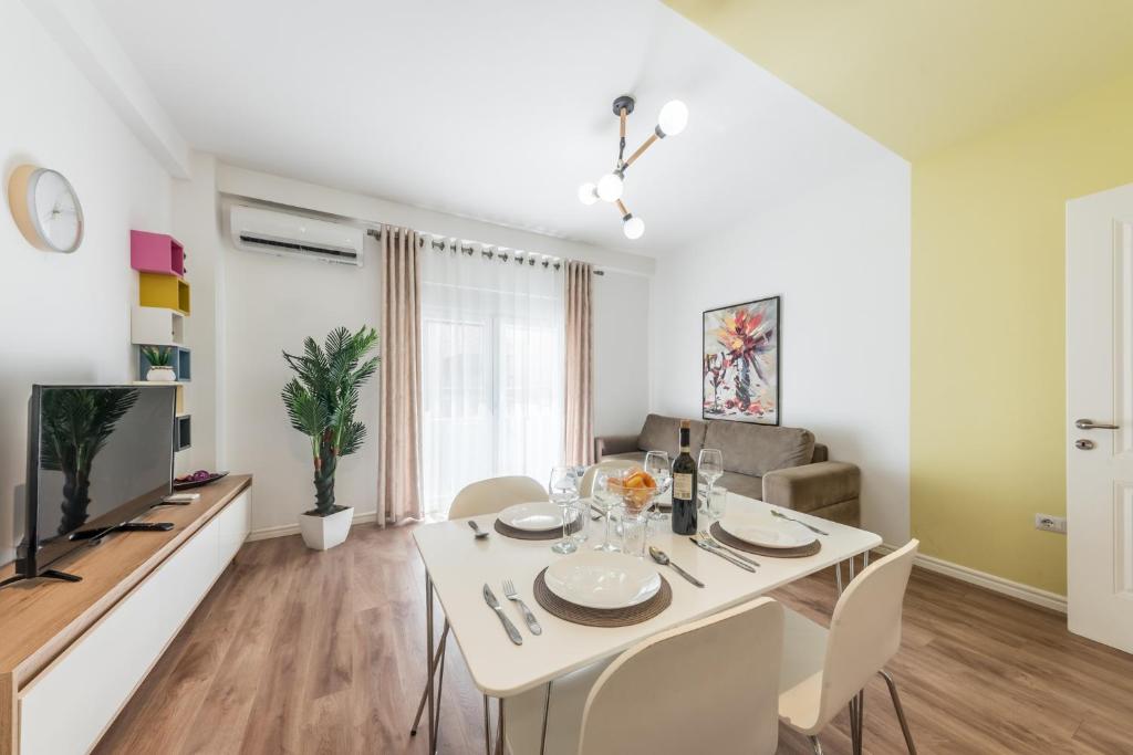 Yellow Mood Brand New Modern Apartment in best area of the city - Image 5