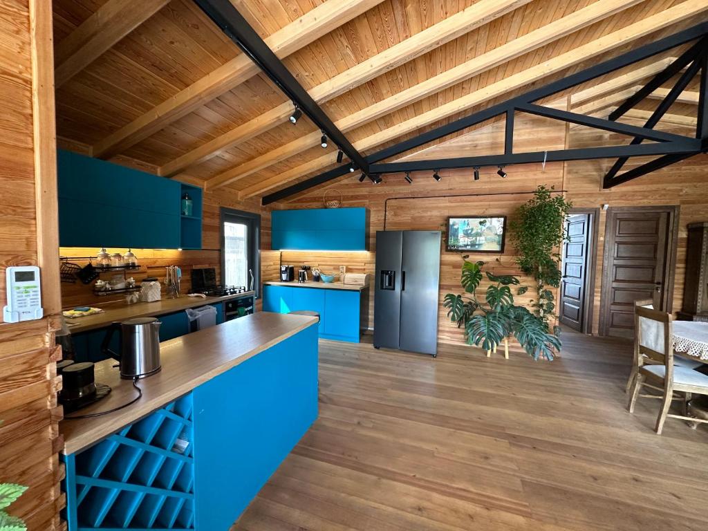 Kuchyň nebo kuchyňský kout v ubytování Eco Saguramo Chalet