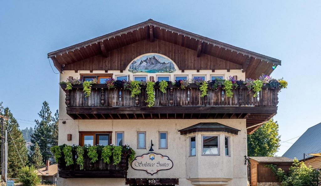 a building with a balcony with flowers on it at Solstice Suites in Leavenworth