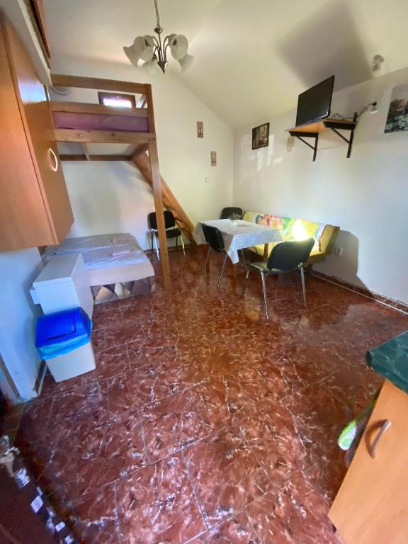 TV a/nebo společenská místnost v ubytování Apartmánová chata Martina