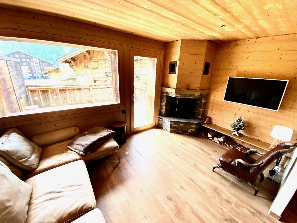 TV a/nebo společenská místnost v ubytování Chalet Neuf, Morgins
