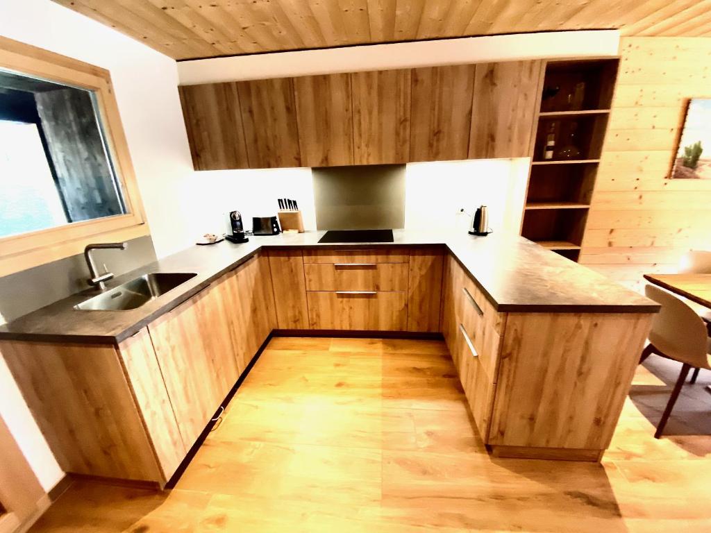 Kuchyň nebo kuchyňský kout v ubytování Chalet Neuf, Morgins