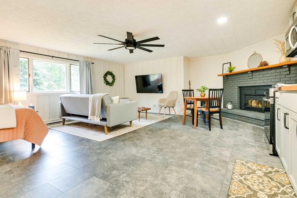 Modern Studio Less Than 13 Mi to Saratoga Racetrack!, Ballston Spa