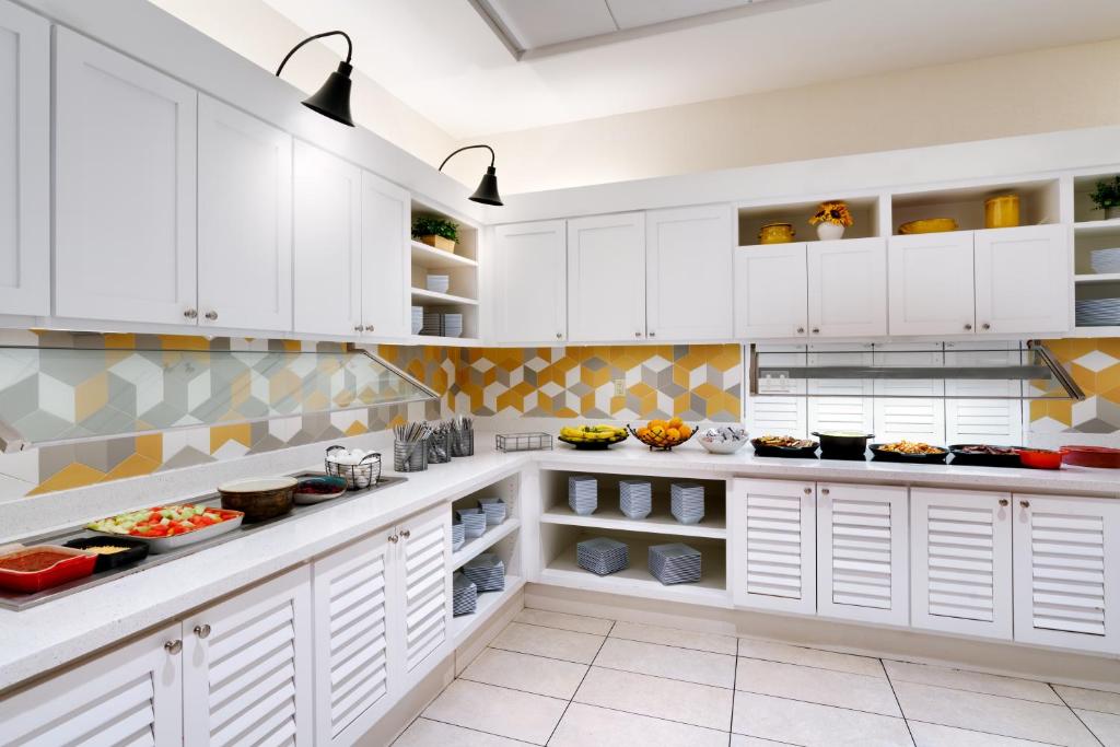 Kuchyň nebo kuchyňský kout v ubytování Hyatt Place Provo
