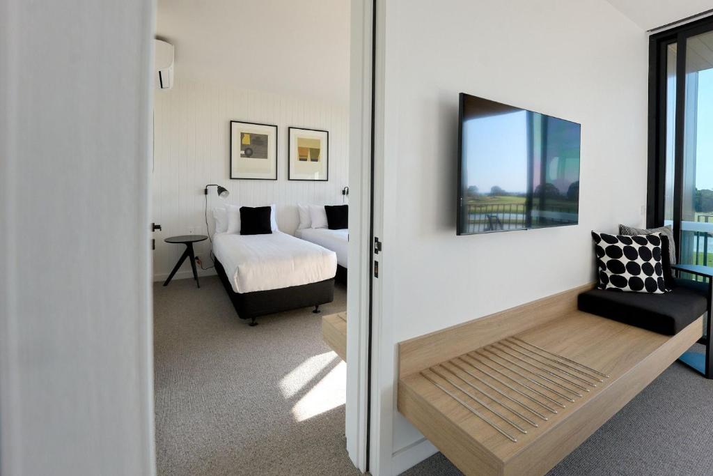 Accommodation @ Curlewis - Family Stay – Interconnecting Signature Suite