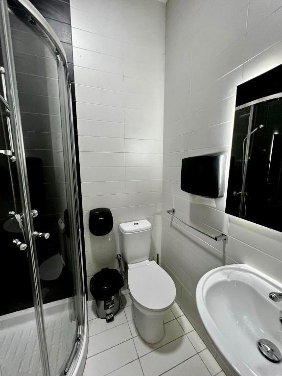 Łazienka w obiekcie Bookarest Hostel Malta