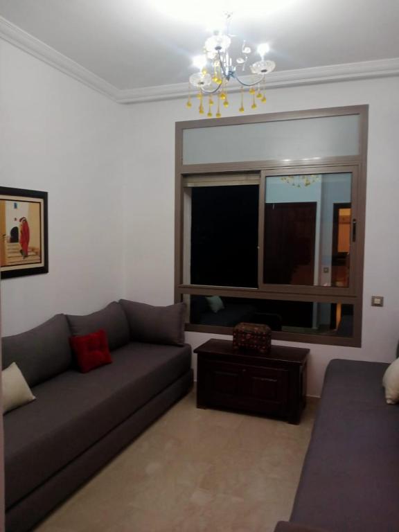 Posezení v ubytování Bel appartement à skhirat plage et à 20 mn de Rabat