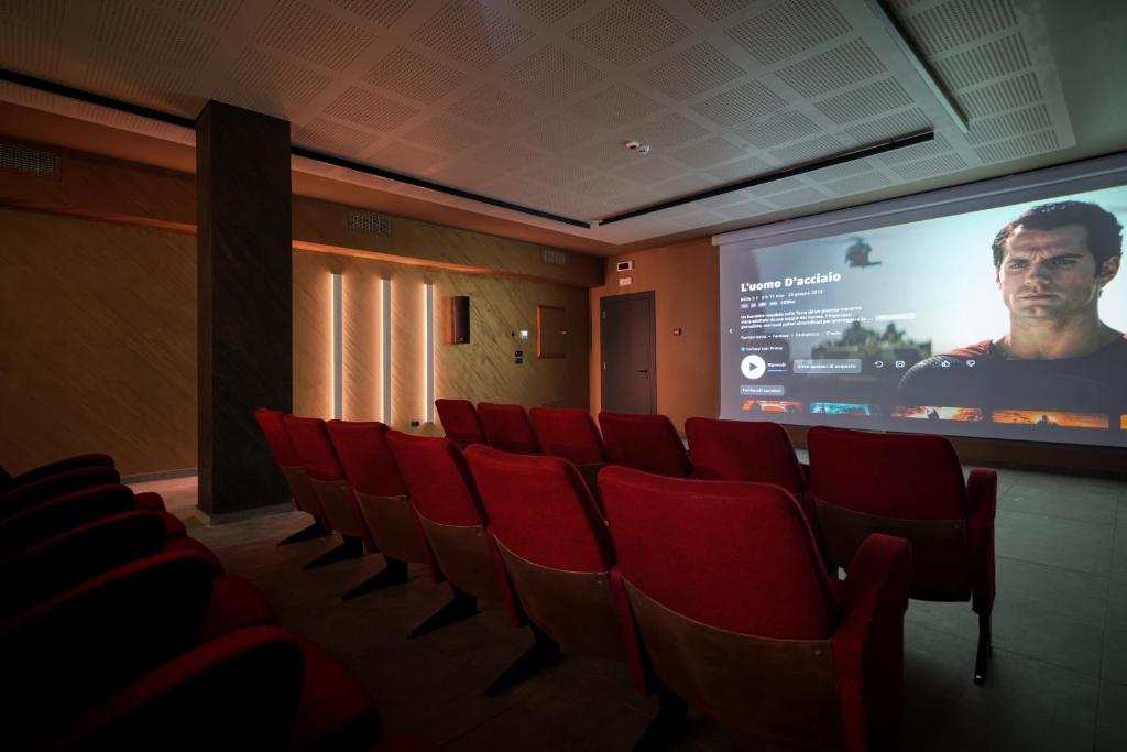 Televízia a/alebo spoločenská miestnosť v ubytovaní Palazzo della Scala Spa Hotel Suites & Apartments