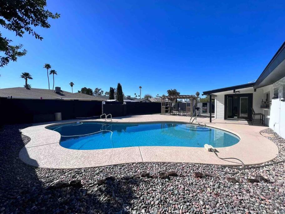 Fotografie z fotogalerie ubytování Stylish home in the heart of Tempe w/ private pool v destinaci Tempe