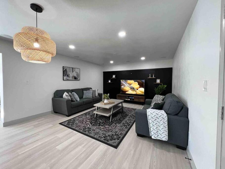 Fotografie z fotogalerie ubytování Stylish home in the heart of Tempe w/ private pool v destinaci Tempe
