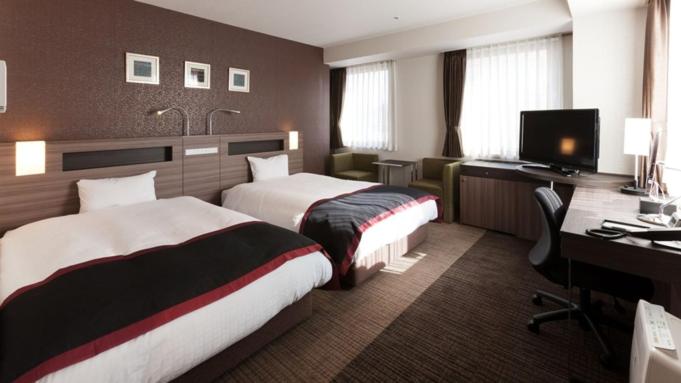 Postel nebo postele na pokoji v ubytování Onomichi Kokusai Hotel